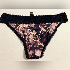 Women’s Plus Torrid Bikini Panty Black rose size 1